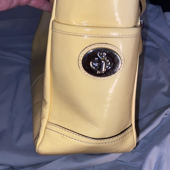 Coach Gallery East West Tote EUC - Picture 6 of 9